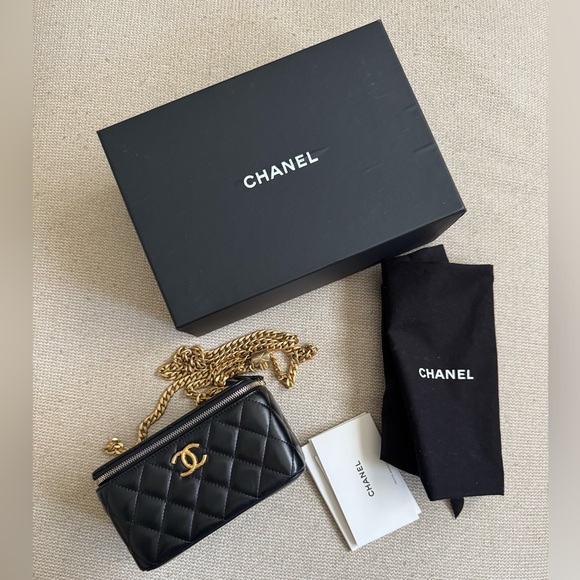 Chanel Black Quilted Vanity Case with Gold Hardware - Picture 14 of 16